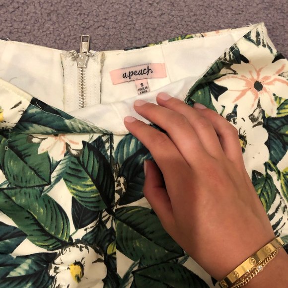 High Waisted Palm Tree Pattern Scalloped Shorts - Picture 3 of 3